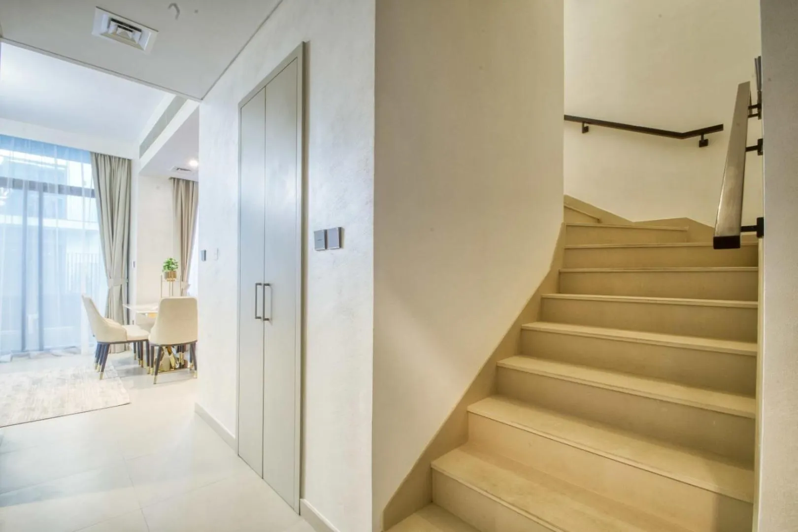 Golden Oasis- Luxury 3Br Villa With Maids Room Dubai