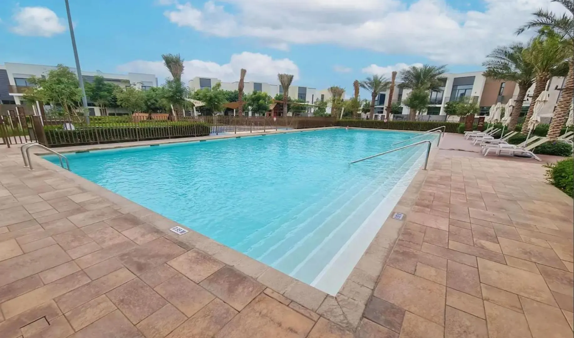Golden Oasis- Luxury 3Br Villa With Maids Room Dubai