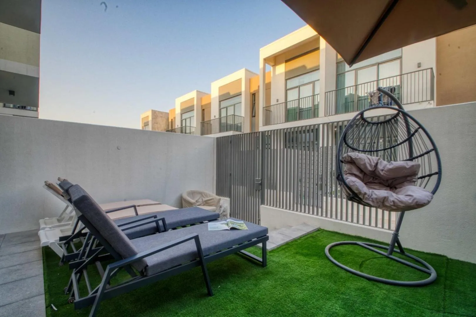Golden Oasis- Luxury 3Br Villa With Maids Room Dubai
