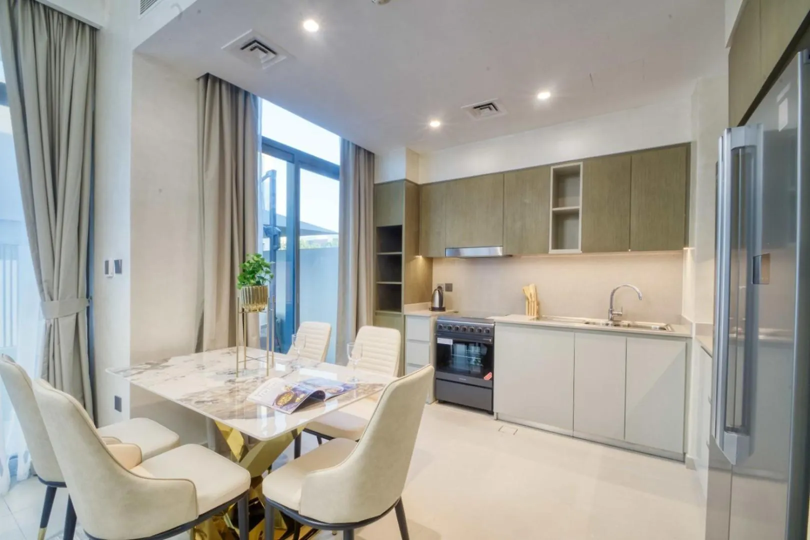 Golden Oasis- Luxury 3Br Villa With Maids Room location